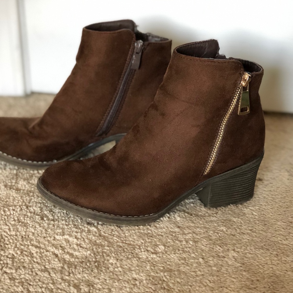 Brown women’s boots size 7